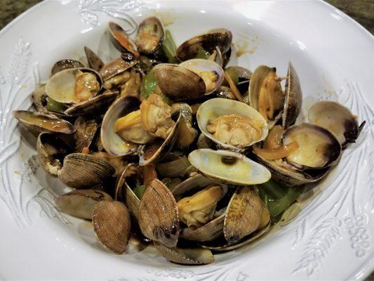 Buy clams from Wong Tung Seafood, then take it to Fortune Garden to cook!  Both are in ID.