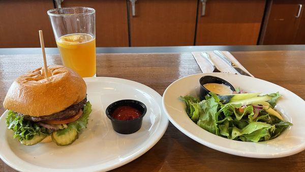 Canoa burger with salad.