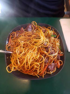 Garlic beef chow mein.