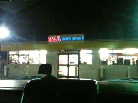 Has a USA mini mart for some reason lol