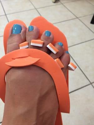 My toe nails look pretty !