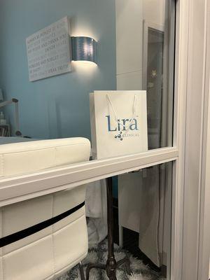 Vegan skincare Lira Clinical