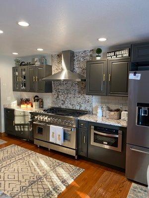 Kitchen stove with large slab for back splash.