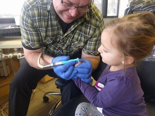 Dr. Wellborn spent 5 minutes "polishing" my 2 year old daughters nails so she would feel comfortable with the machine. She loved him!