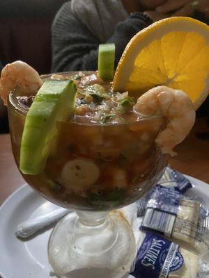 Coctel de camarón y pulpo (shrimp and octopus cocktail)