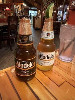 I wanted the Negra; however, she was so intent on correcting my pronunciation of Modelo she delivered the Especial by mistake.