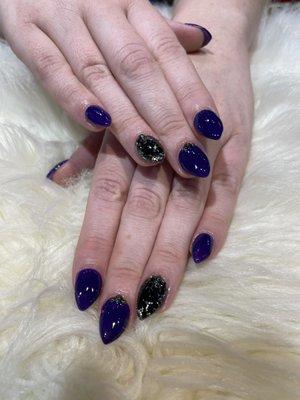 Beautiful stiletto shape, gel full set.