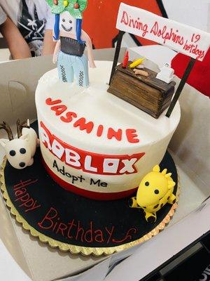 Custom red velvet roblox cake