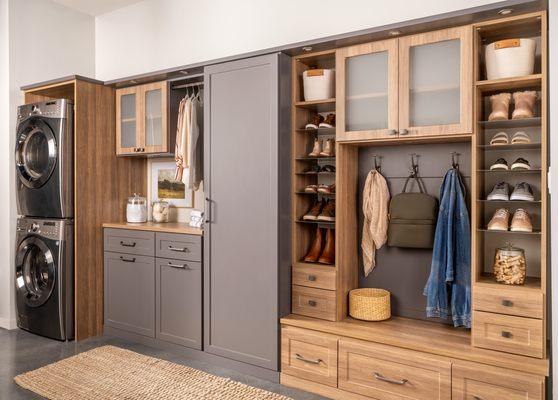 This space-saving design helps your wardrobe stay clean while welcoming you into your home