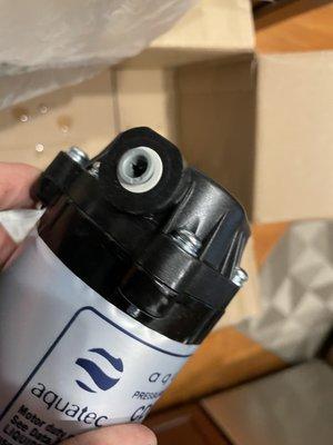 Pump missing Murlok quick connect shipping plugs.