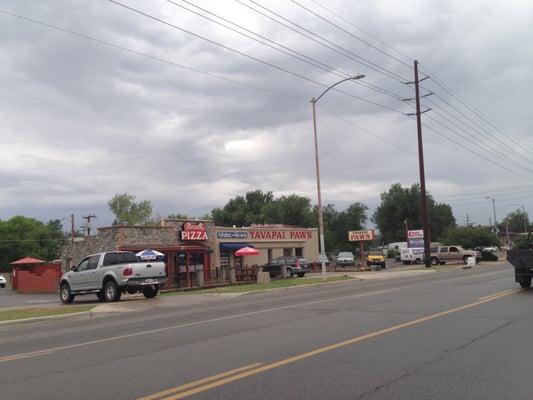 FOR FIRST-TIME VISITORS:  Sandwiched between "PIZZA" and "YAVAPAI PAWN", it is easy to drive right past without seeing it!