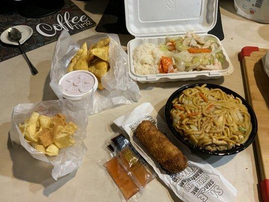 Shrimp Egg Roll (1), Crab Rangoon (8 pcs), Chicken Lo Mein, chicken chow mein w/crispy noodles