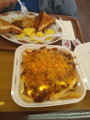 Dang. The chili cheese fries are huge