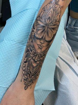 Tattoo by Lisa Schmoldt at Othersideink Historic downtown Punta Gorda .. under the free parking garage unit 116 ..