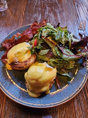 Hh benedict with bacon!! Delish!!