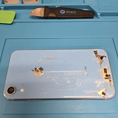 This iPhone XR took a tumble, Electrode Repairs was up to the task of making it look like new!
electroderepairs.com