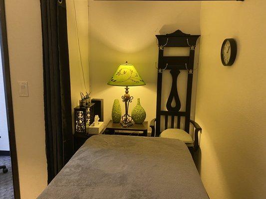 Your own personal dressing space by the massage table to secure your privacy