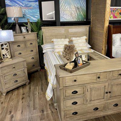 Complete your bedroom with our sets that include the bed, dresser, nightstands, chests, mirrors, lamps, and decor!