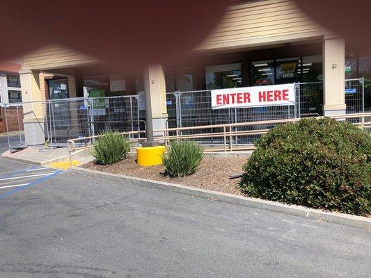 Entrance to H&R Block