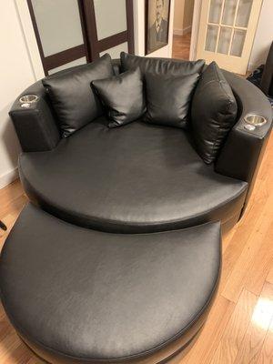 Reupholstered cuddle chair, structurally perfect in the most beautiful leather.