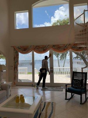 Window Cleaner in Martin County Cleaning Windows