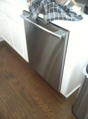 My NON-WORKING beautiful dishwasher that it's taken 4 weeks to get removed. Pacific Sales Customer service is THE WORST!!! ! !!