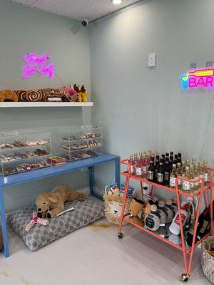 Mini dog bakery for all the deserving doggies! Treats and non-alcoholic drinks for every occasion, whether they're celebrating or relaxing!