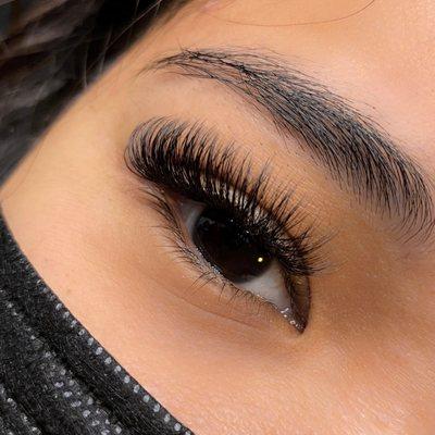 lash extensions by Pearl