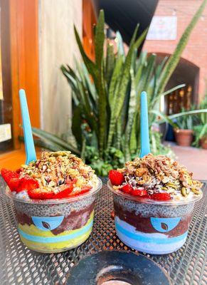 Just a couple of medium sized açaí bowls.