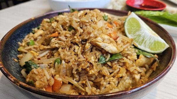 Spicy basil rice with chicken