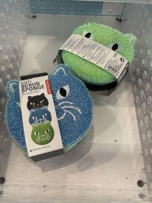 Kitty scrub sponge