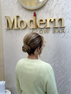 MODERN GLOW BAR