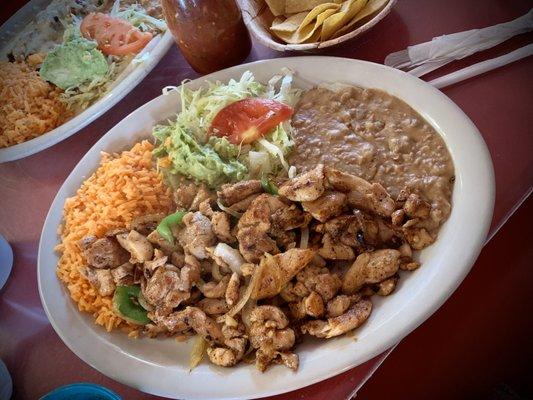 Fajitas de Pollo with chicken