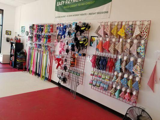 Wide variety of dog leashes, harnesses, and dog accesories.