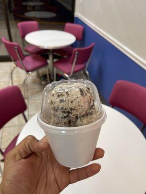 Large cookies n cream (3 scoops)