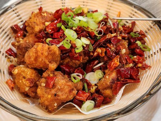 Deep Fried Chicken Wings with Garlic and Spicy Flavor