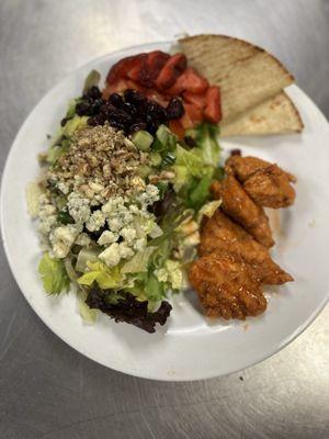 Half Raspberry salad with 4 Boneless Wings