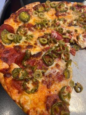 12" pepperoni, green olive, and jalapeño pizza. Delicious.