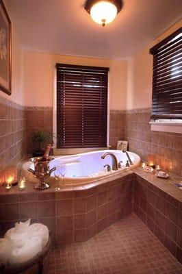 Ellington Spa Tub