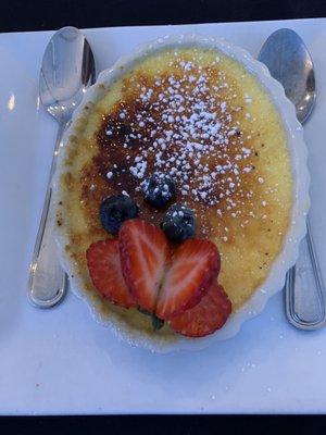 Crème Brulee- yum. Very light n delicious