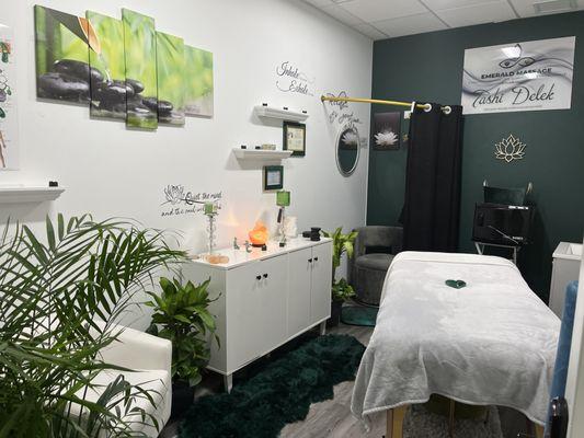 EMERALD MASSAGE STUDIO