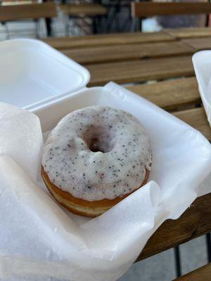 Lemon poppy donut