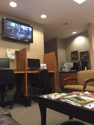 Comfortable waiting room with computers, a lot of magazines, comfy chairs and a beverage station