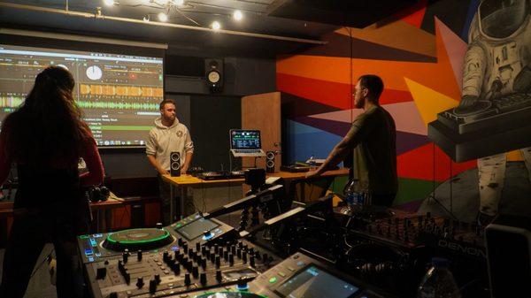 DJ RBK teaching the Pro DJ Course