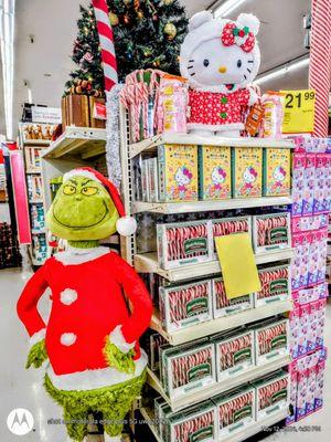 Holiday season is approaching. Longs Drugs Puainako is ready. Hello Kitty + The Grinch sharing candy canes, awesome! Lol.