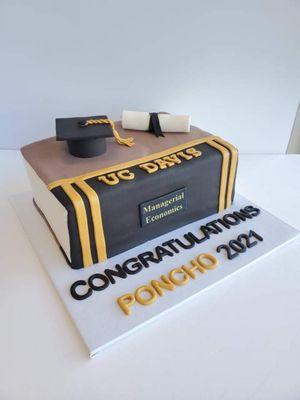 Customize graduation cake