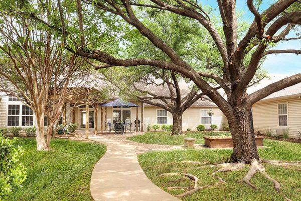 Carrollton Gardens | Assisted Living and Memory Care | Carrollton, TX | Garden path