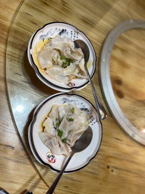 Wonton in spicy oil