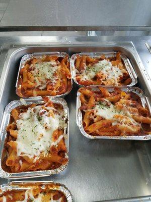 Individual baked ziti with meatsauce.  Ziti with meatsauce baked with a creamy ricotta mixture!!!