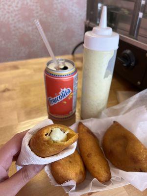 Empanadas de pollo y carne mechada